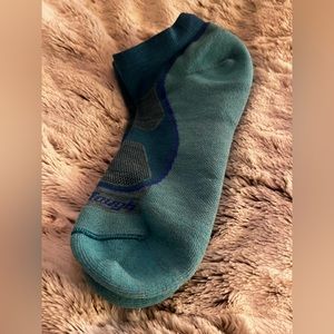 *NWOT* Darn Tough lightweight no show hiking socks short